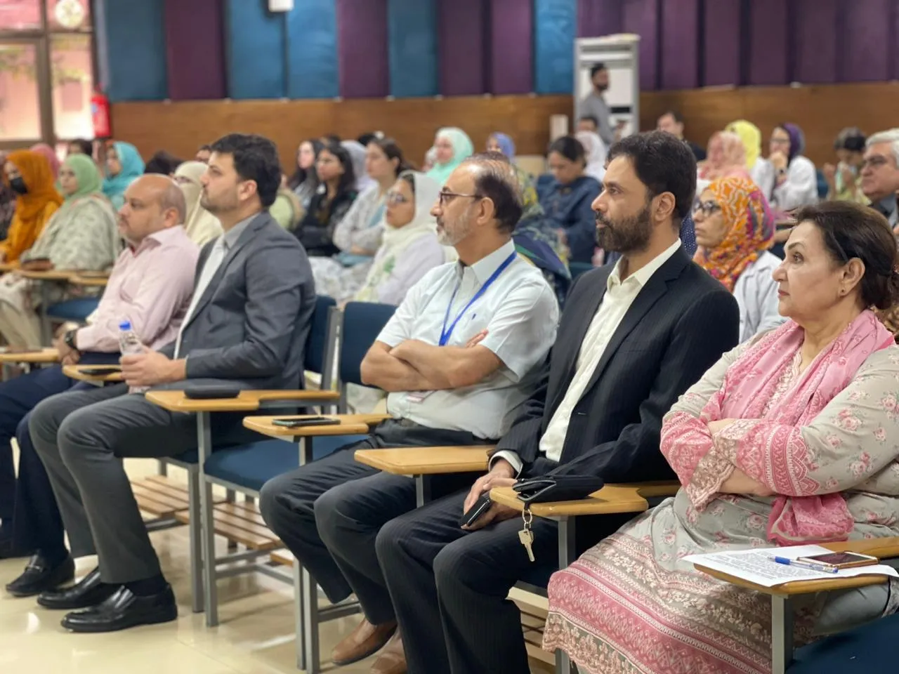 Front row of the audience at the GIHD session