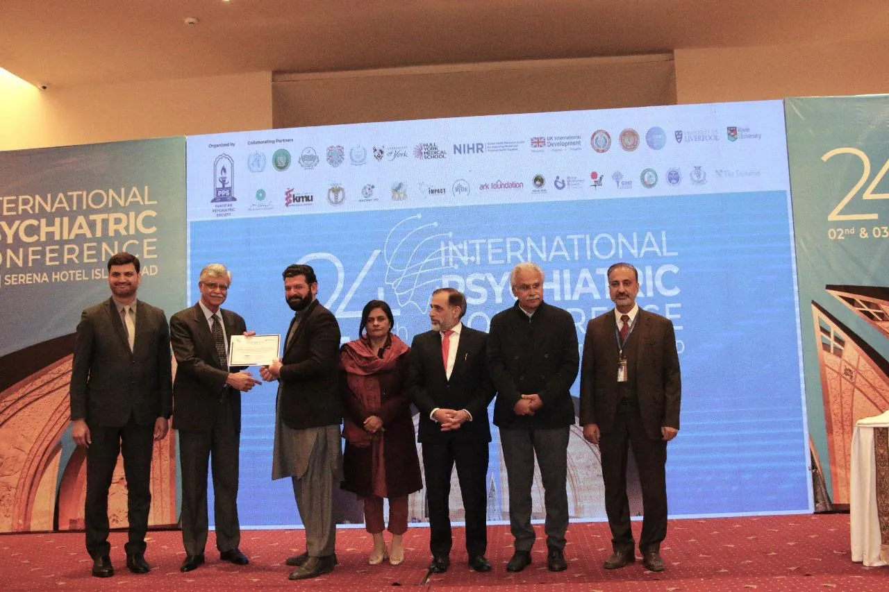 Certificates being presented to general physicians completing the training